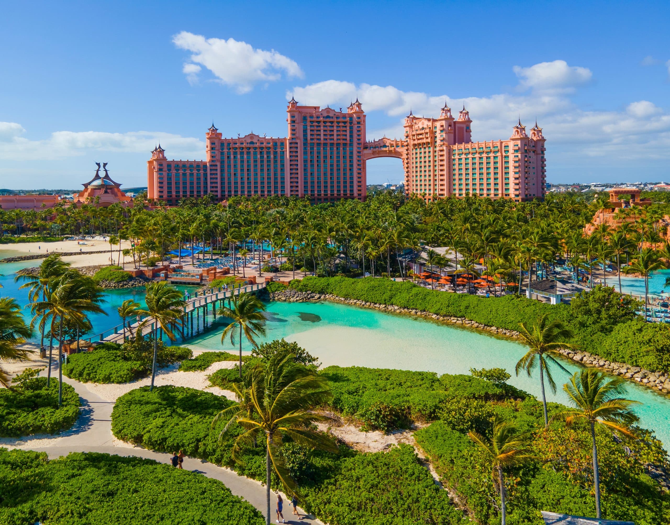 Paradise,Lagoon,Aerial,View,And,The,Royal,Tower,At,Atlantis