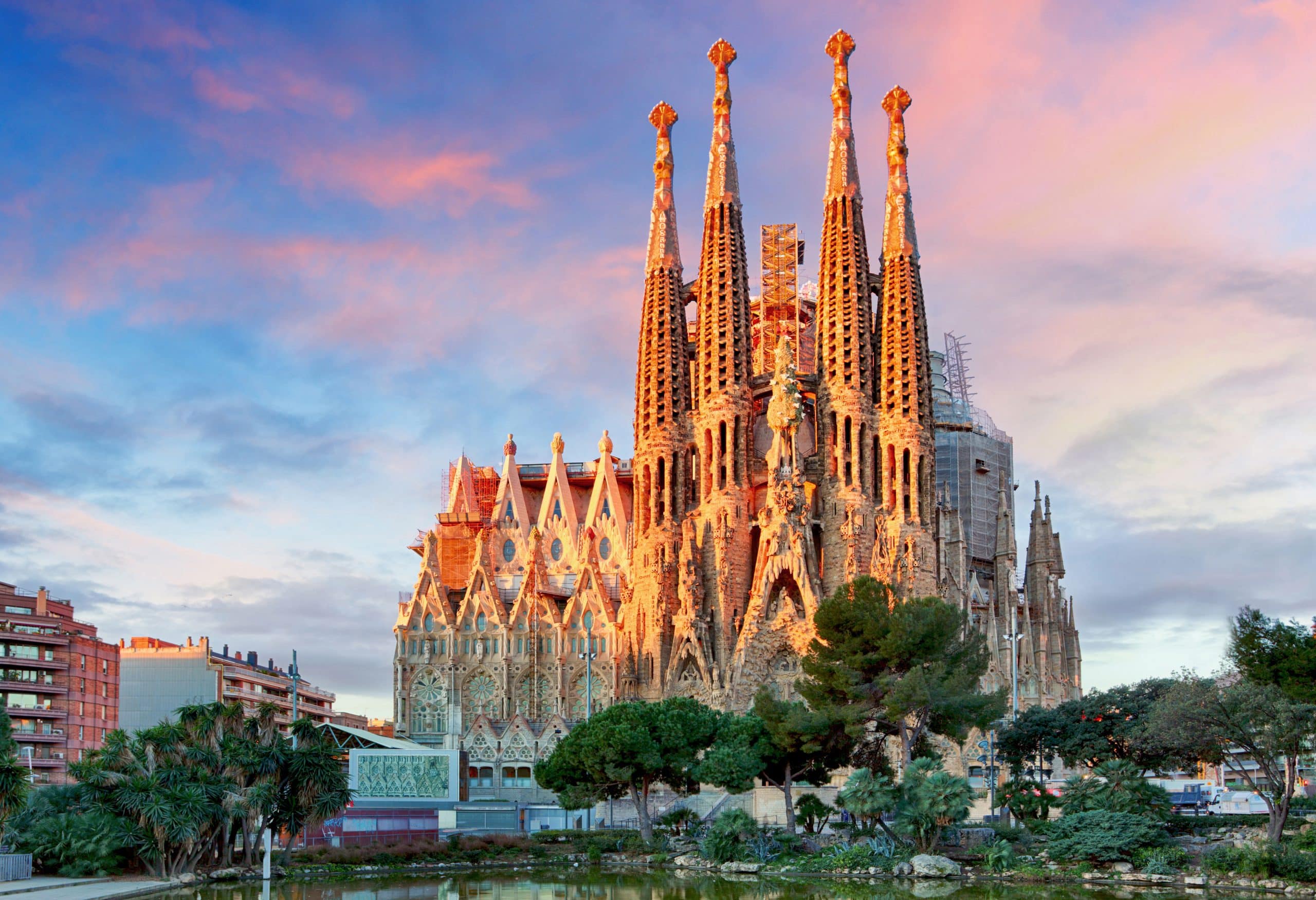 Barcelona,,Spain,-,February,10,,2016:,Sagrada,Familia,Basilica,In