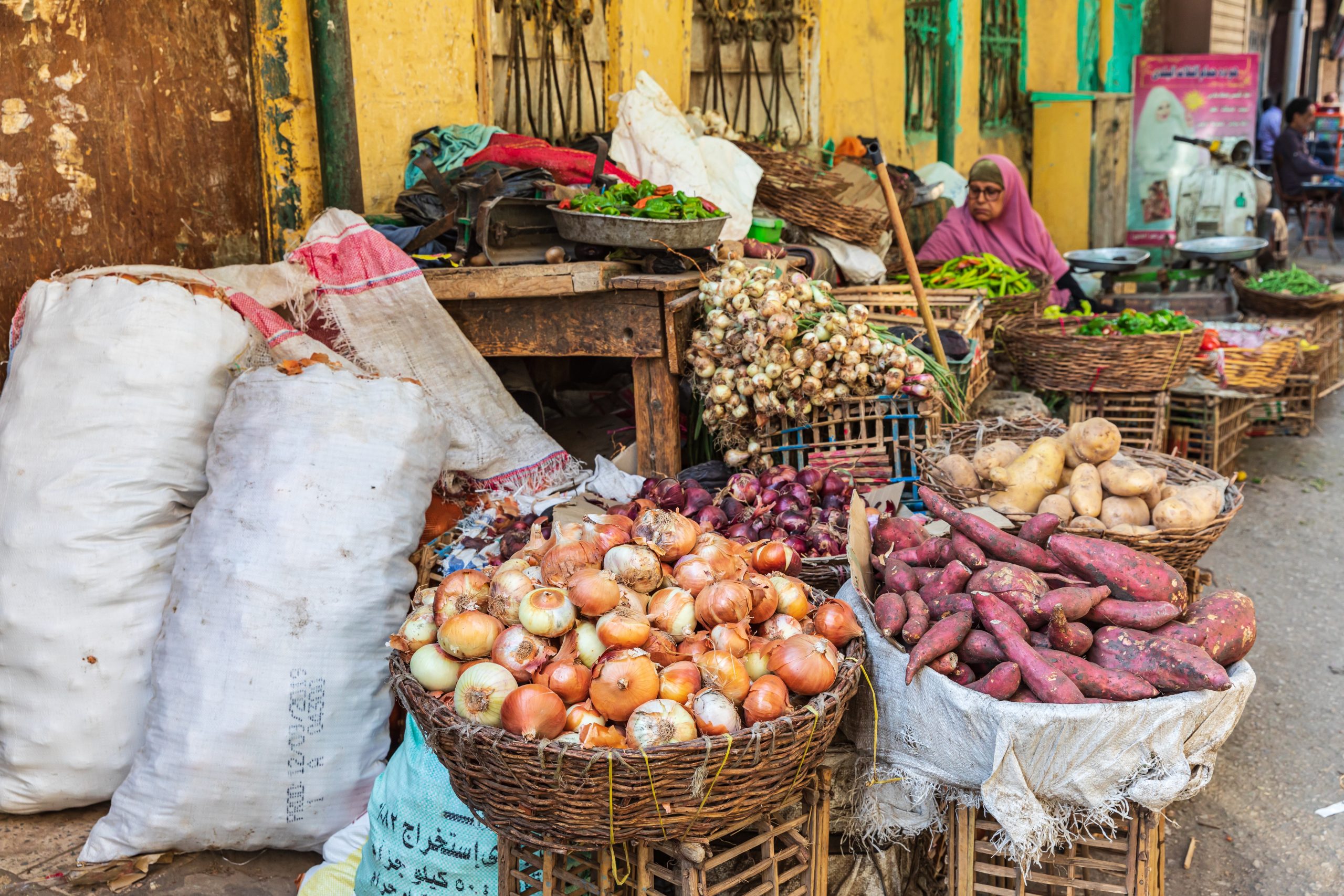 Cairo,,Egypt,,Africa.,October,16,,2019.,Onions,And,Sweet,Potatoes