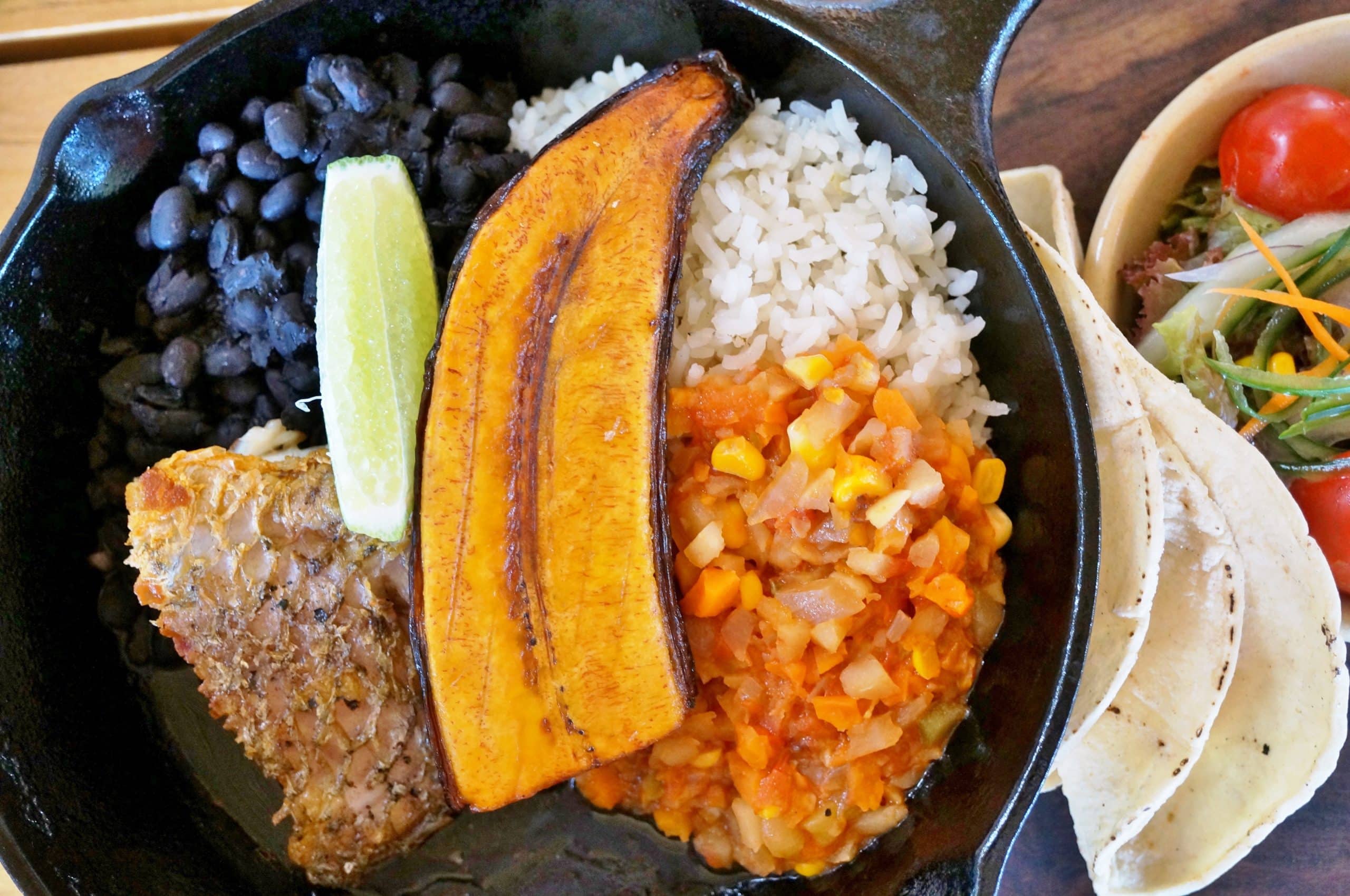 Traditional,Costa,Rican,Casado,Meal,With,Rice,,Beans,And,Plantains