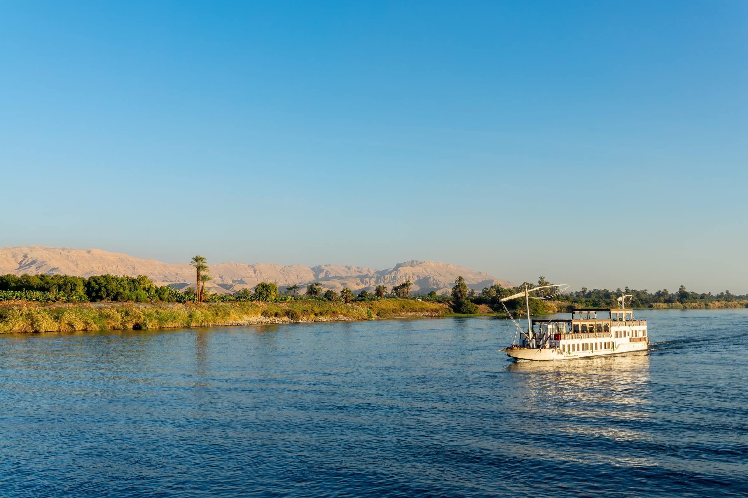 Traditional,Egyptian,Dahabiya,Boat,Cruising,On,The,Nile,River,,Egypt