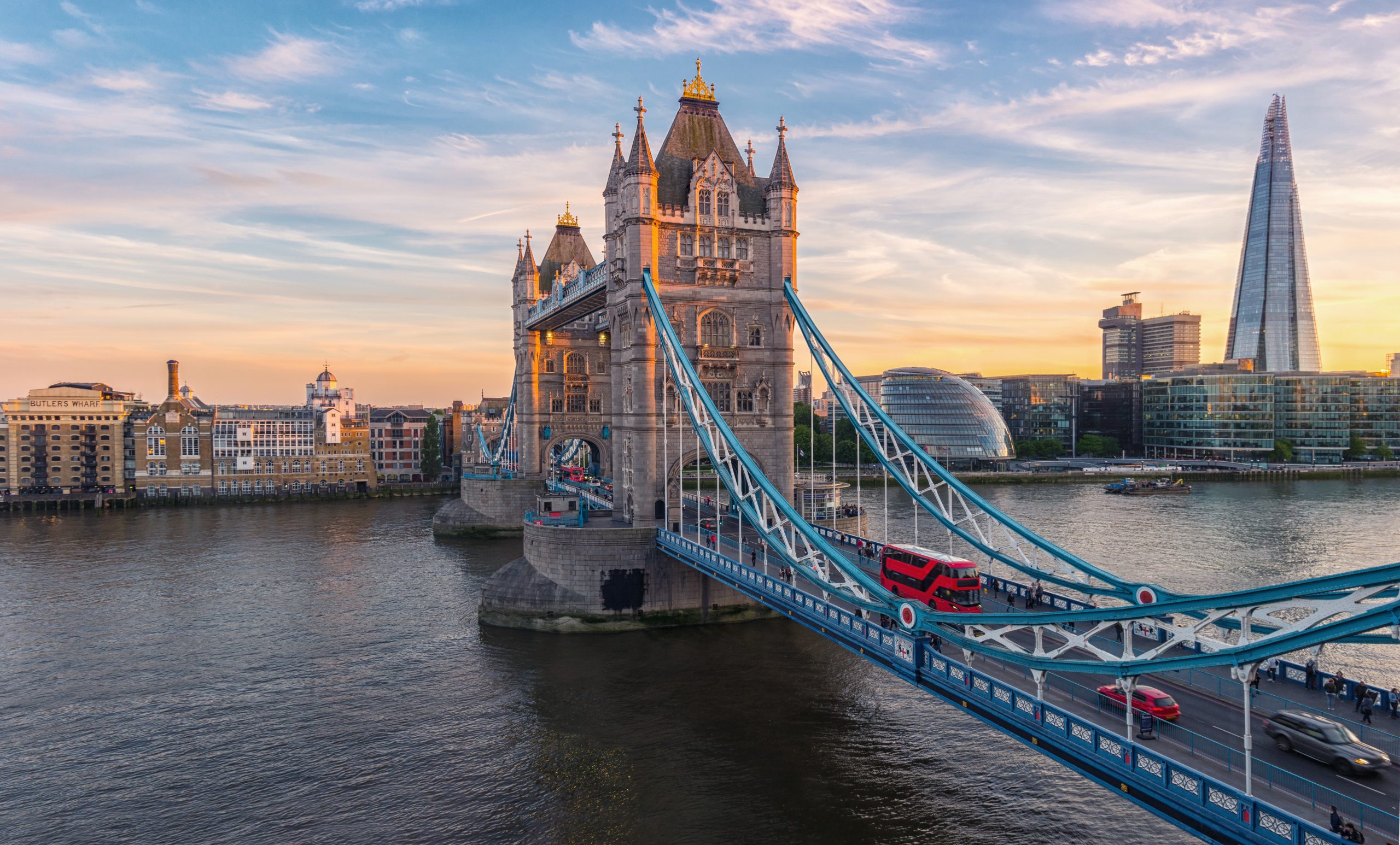 Tower,Bridge,In,London,,The,Uk.,Sunset,With,Beautiful,Clouds