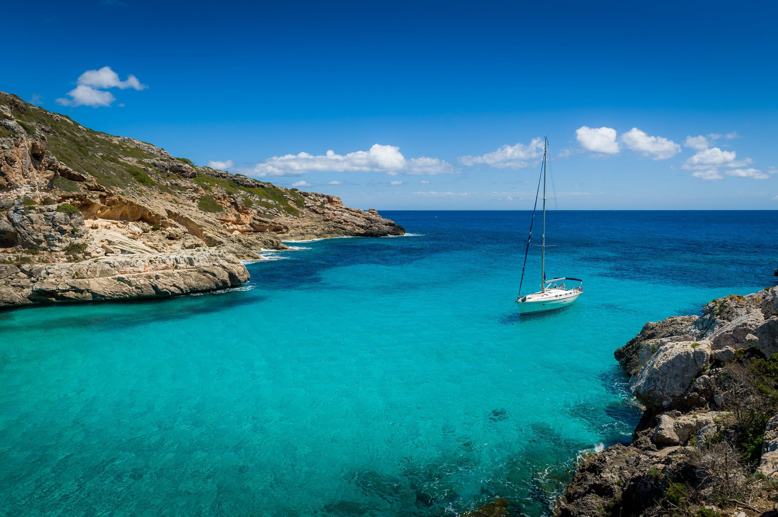 Sailing,Yacht,Stay,In,Dream,Bay,With,Turquoise,Transparent,Water.
